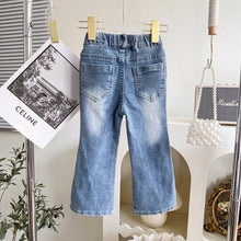 Carregar imagem no visualizador da galeria, Pantalón pata ancha jeans con detalles de moños
