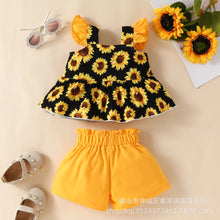 Cargar imagen en el visor de la galería, Blusa con estampas de girasoles, short mostaza con cinto y vincha
