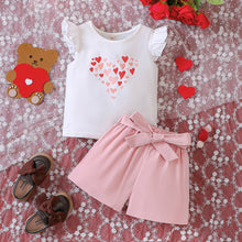 Cargar imagen en el visor de la galería, Blusa con estampas de corazones y short con cinto
