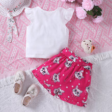 Cargar imagen en el visor de la galería, Blusa blanca con volado, short Pink con estampas de gatos y cinto
