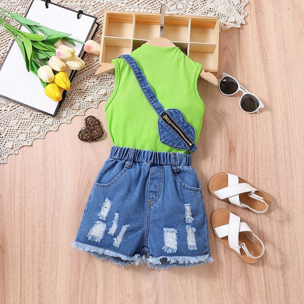 Blusa verde y short jeans con porchete de corazón