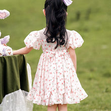 Carregar imagem no visualizador da galeria, Vestido con detalles de perlas  y estampa de flores con volados
