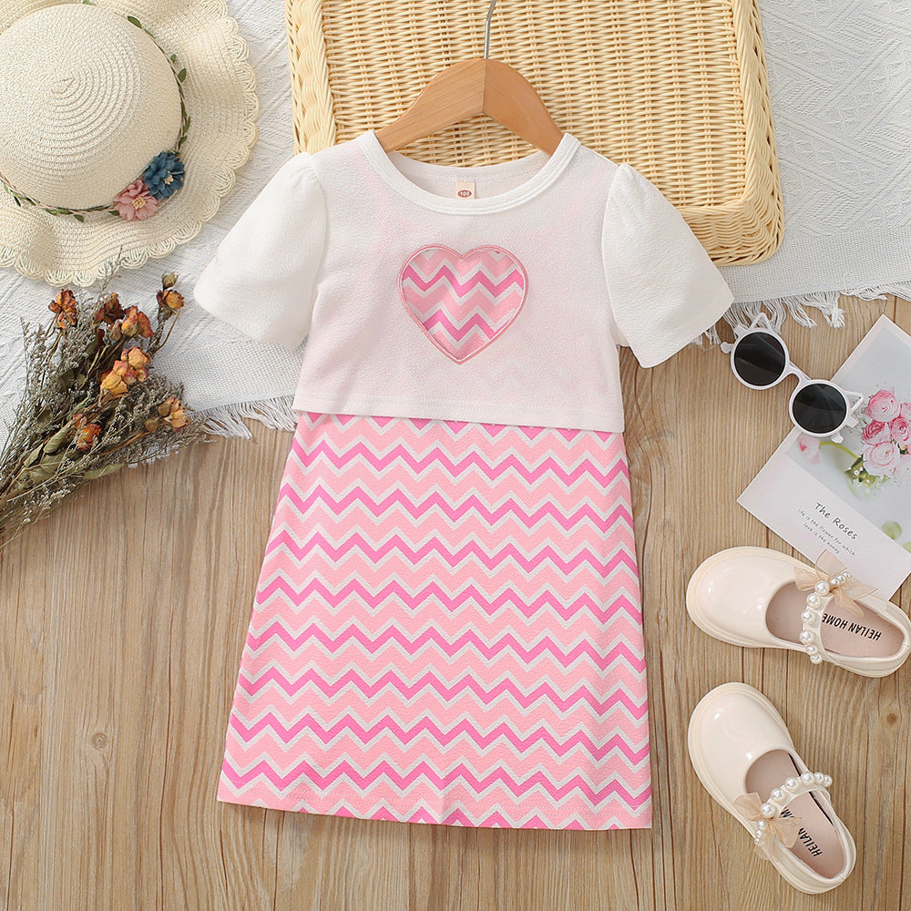 Vestido con estampas de zigzag rosa y crop blanco