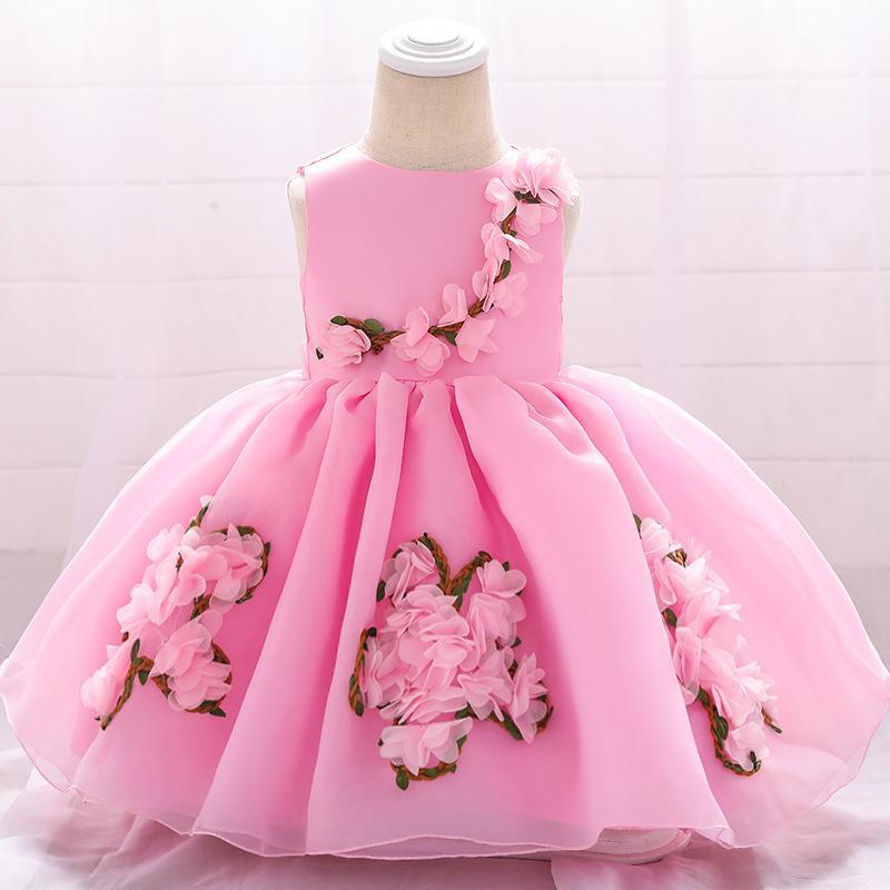 Vestido rosa con bordado de flores 3D