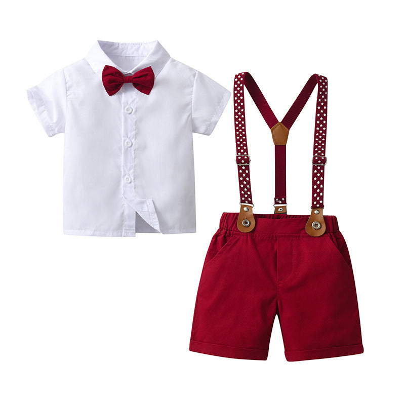 Camisa blanca con moño y short bordo con tirante de estrellas