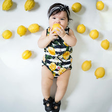 Cargar imagen en el visor de la galería, Body negro estampado de limones frutas juego para hermanas
