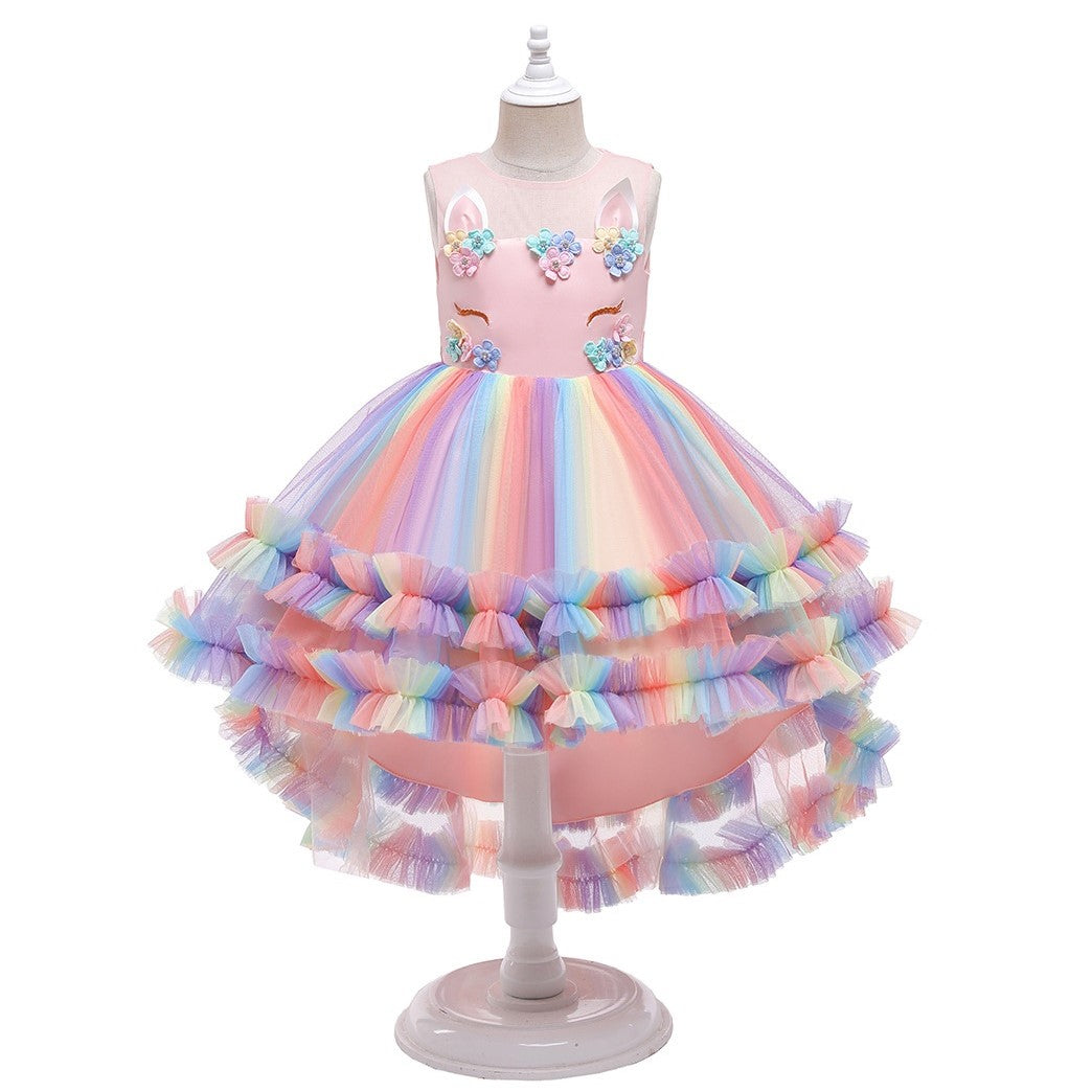 Vestido de unicornio, cola de pato y tutu colorido