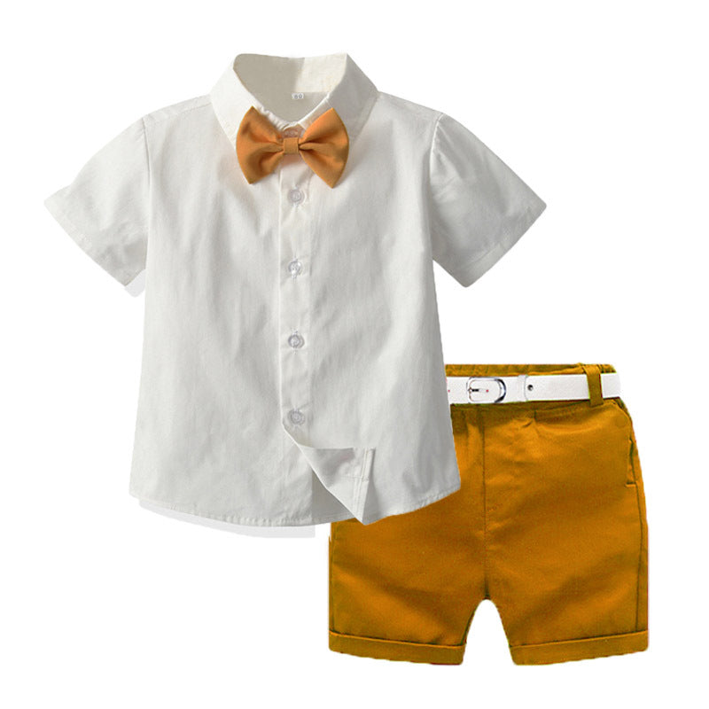 Camisa blanca con short mostaza, moño y cinto